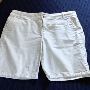 Chico's Cotton Blend White Shorts 2.5 14